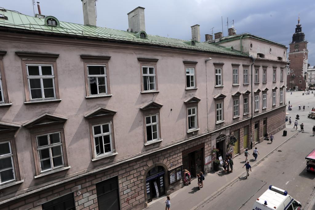 Apartment Sleeping In Main Market *
