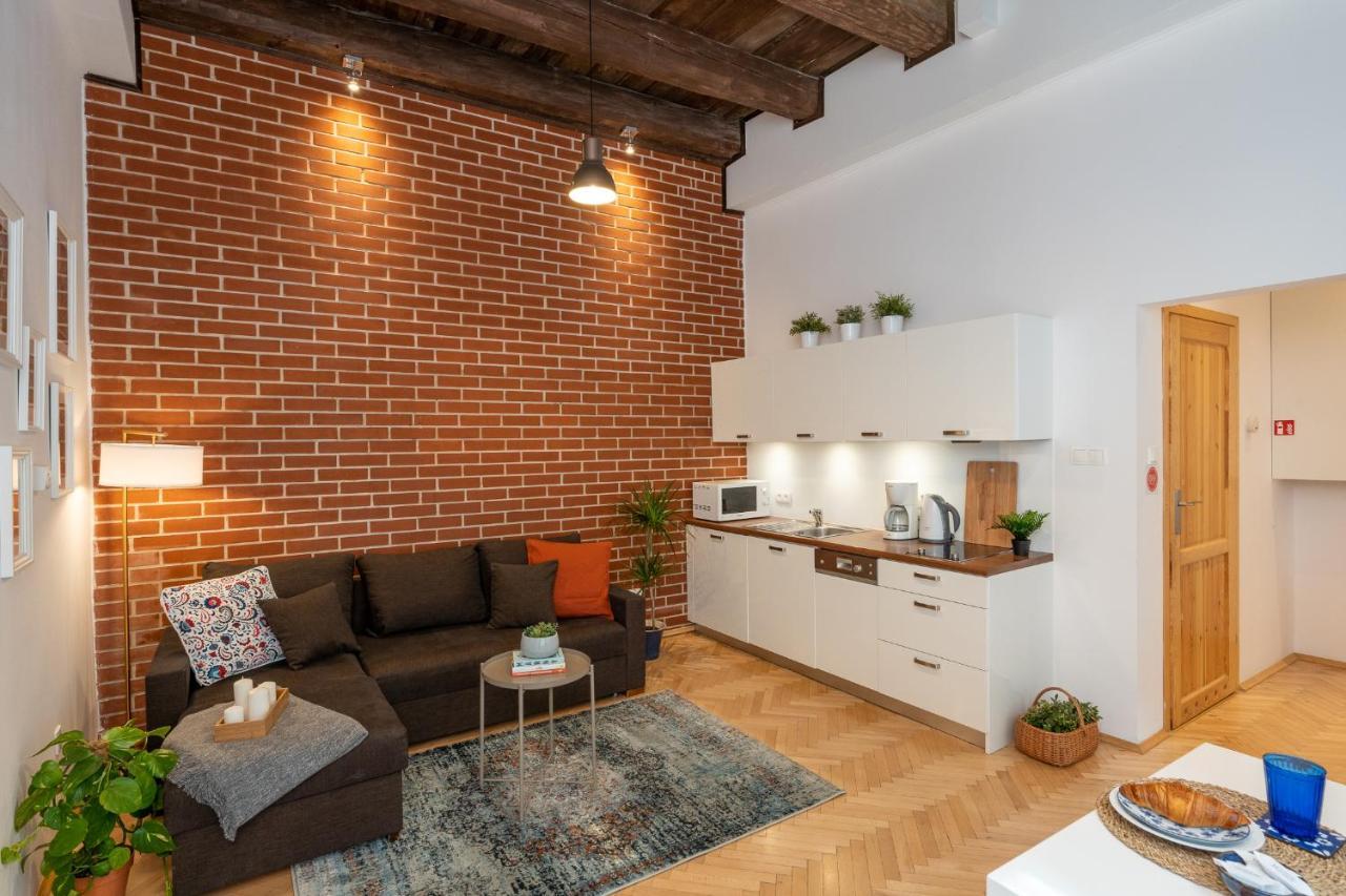 Sleeping In Main Market Apartment