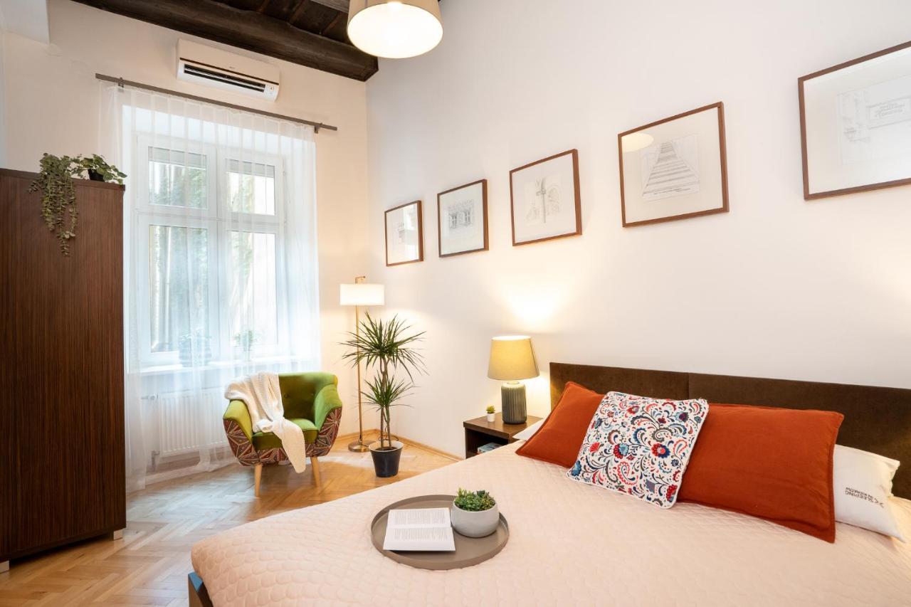Apartment Sleeping In Main Market