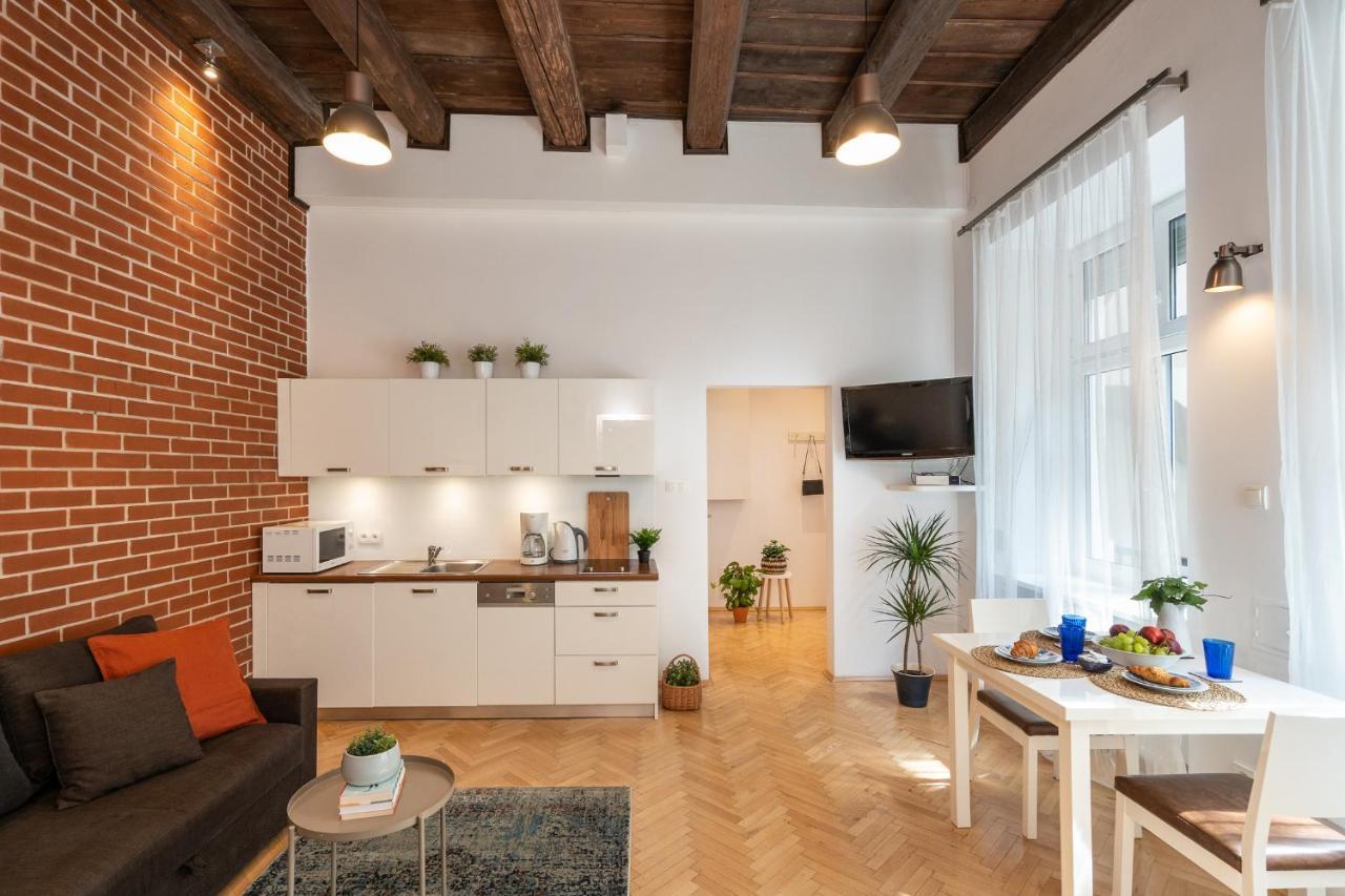 Sleeping In Main Market Apartment Krakau