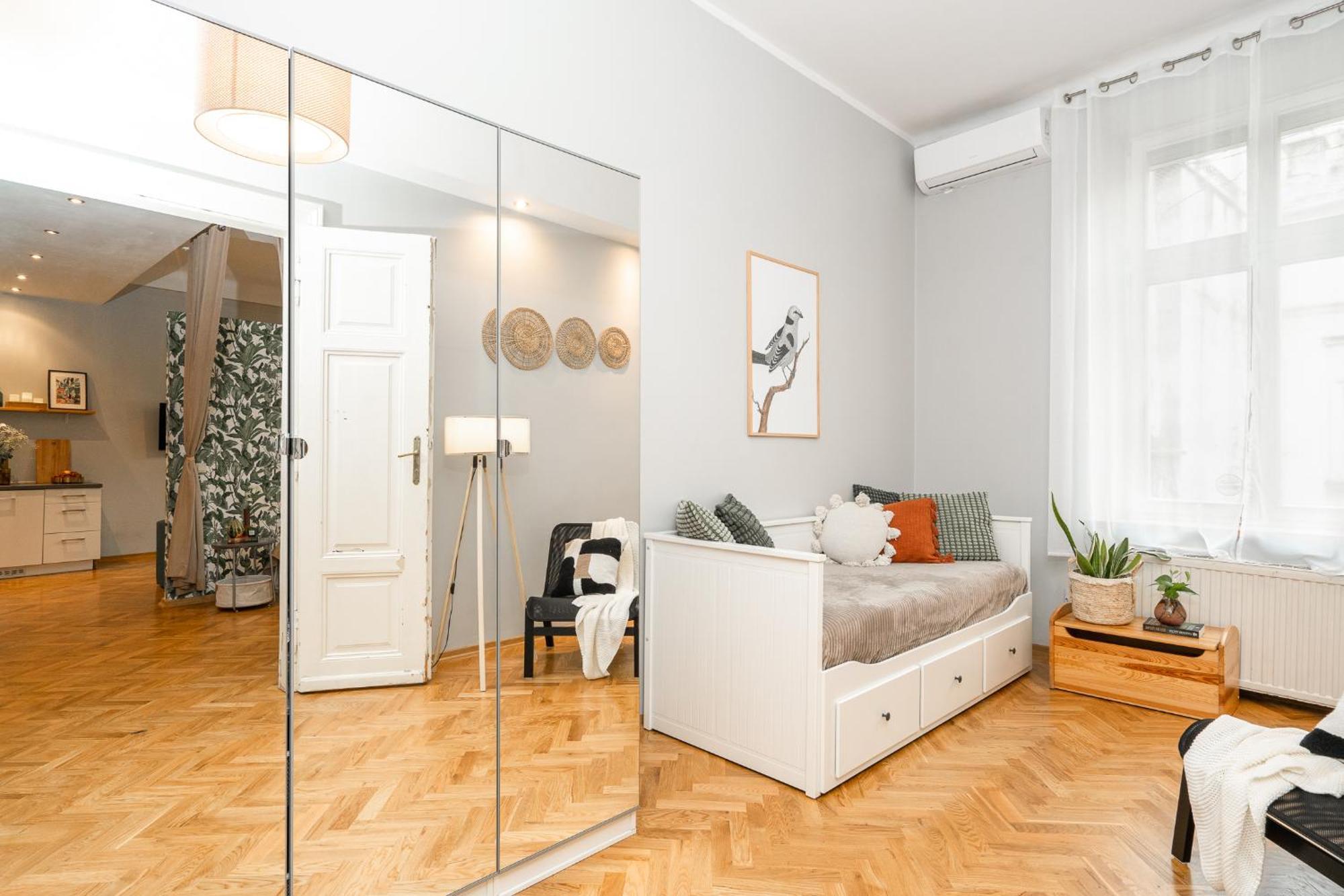 Sleeping In Main Market Apartment Krakau